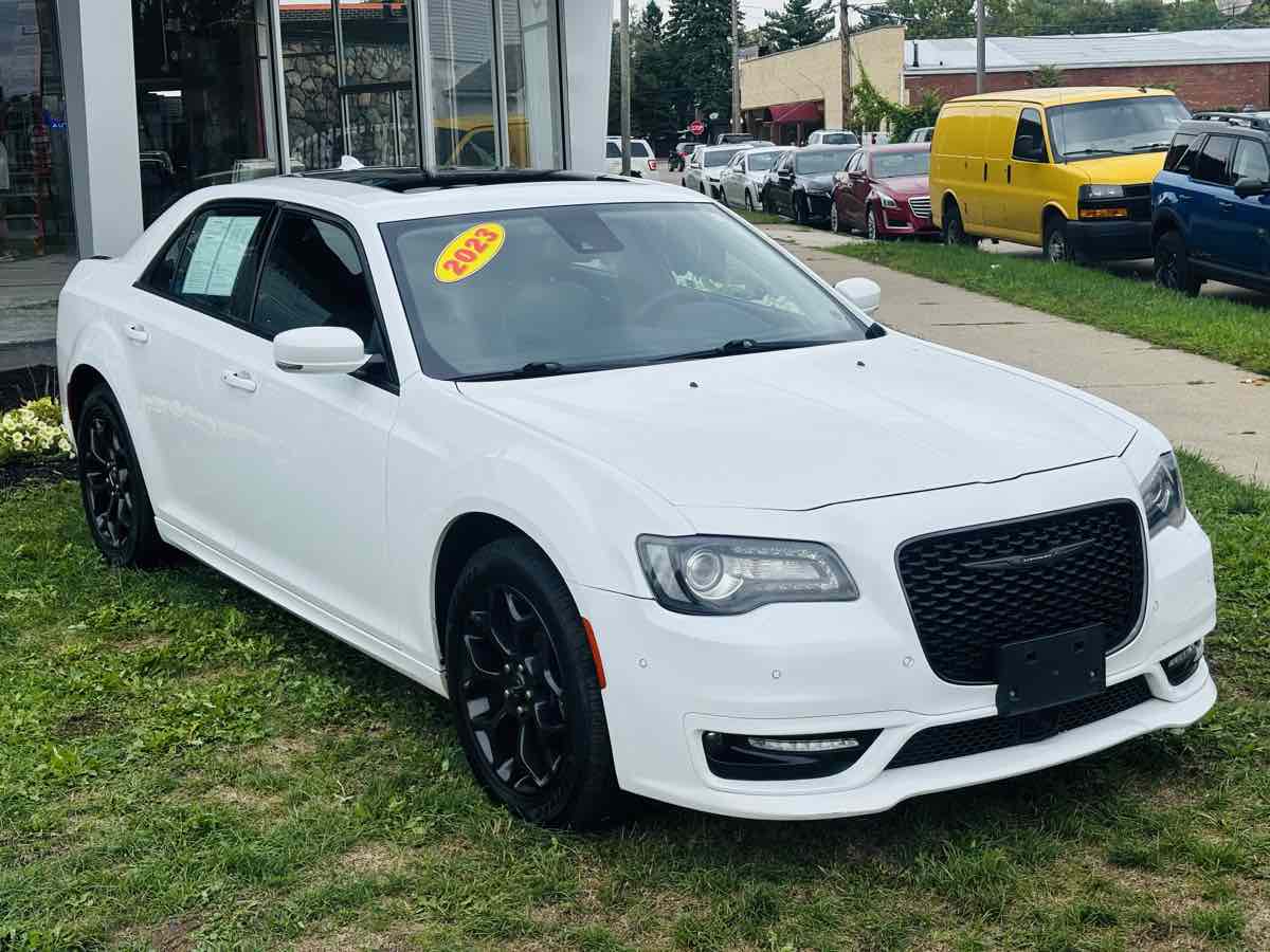 2023 Chrysler 300 300 Touring L